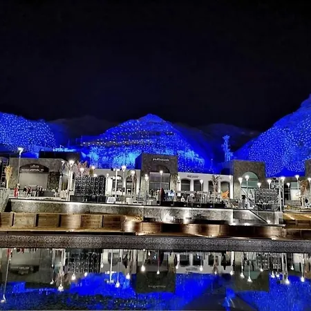 Montana Clara & Pool